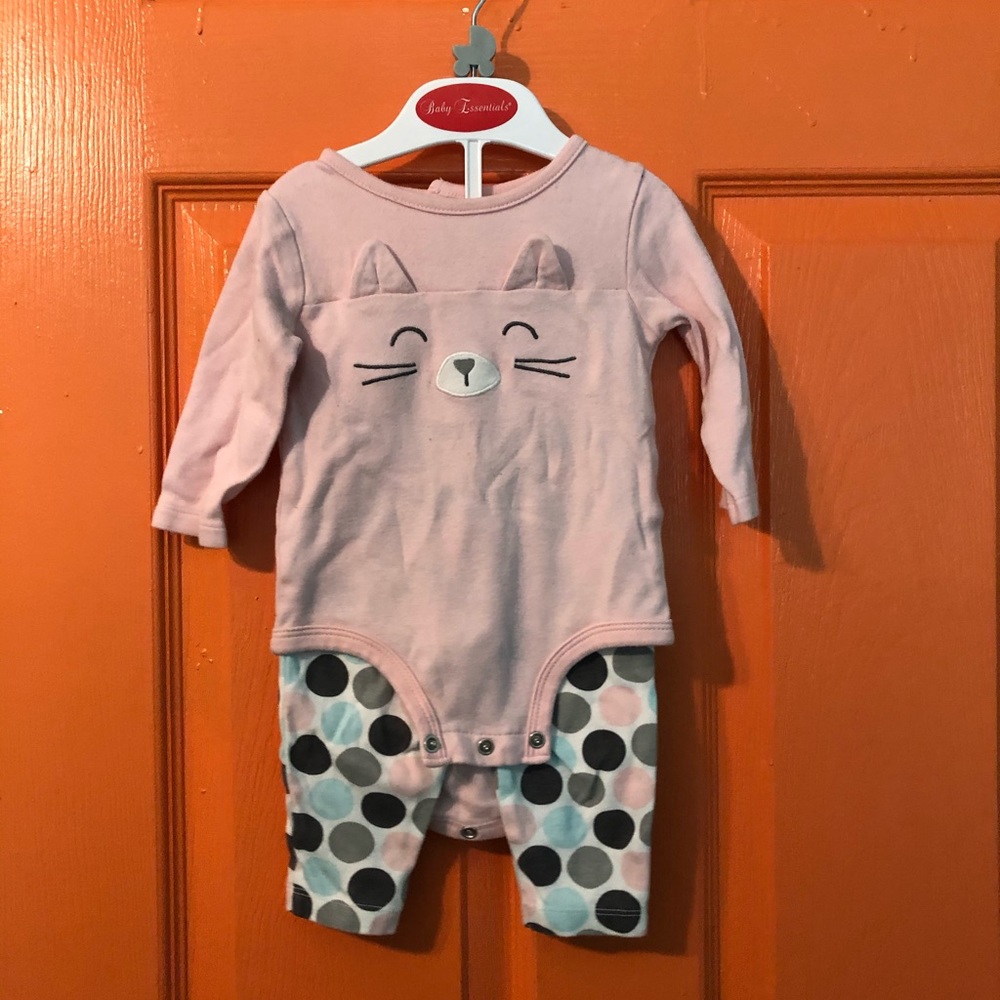 Baby girl Carter’s infant 6 Months clothes